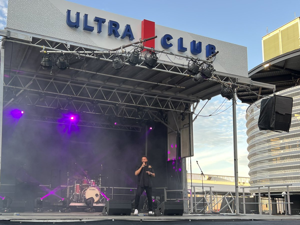 JustinGarner's tweet image. Thank you San Antonio! Go @spurs go! 🎶🎶❤️‍🔥 #HalftimeShow #PregameShow