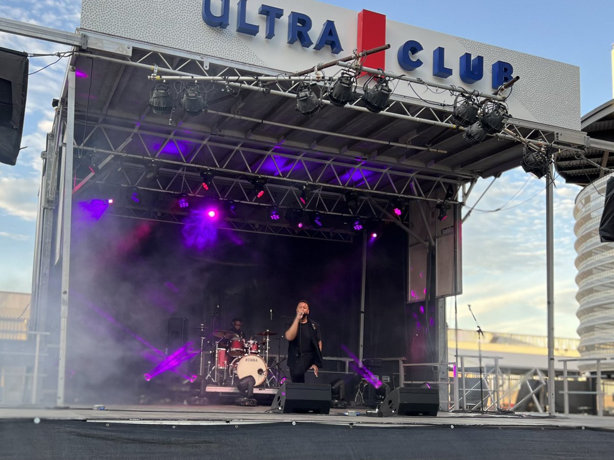 JustinGarner's tweet image. Thank you San Antonio! Go @spurs go! 🎶🎶❤️‍🔥 #HalftimeShow #PregameShow