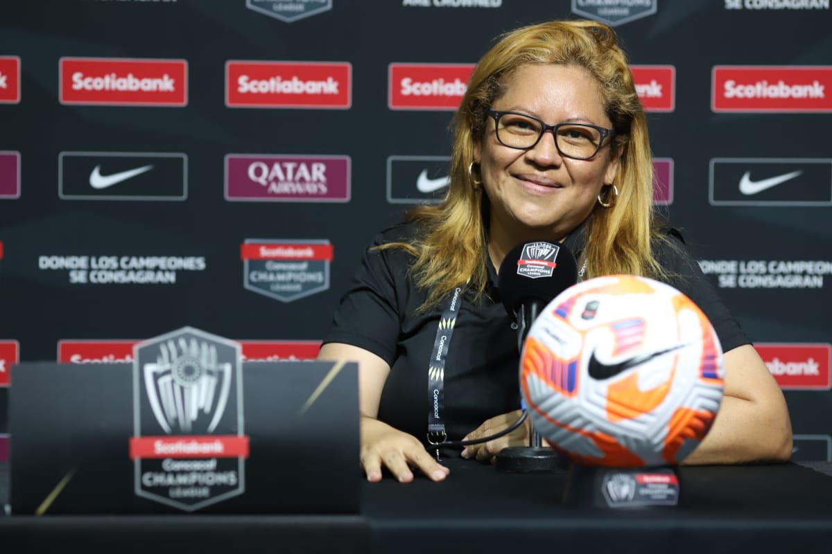 Lupizu's tweet photo. 📸l Cortesía
Juego Alianza FC 🆚 Philadelphia Union en @ecuscatlan , correspondiente a los 8vos de final de la Liga Concacaf Scotiabank, realizado el martes 7 de marzo 2023.💪
#aprendiendodiaadia
#elsalvador🇸🇻
#vpo
#vennuepressofficer
#gratitud
#desde2008 #alafecha https://t.co/Sb1GoCVHB9
