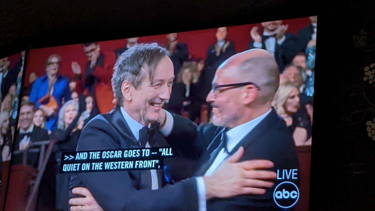 DanaLaventure's tweet photo. WAIT THAT'S HAUSCHKA 💖💜💙😍 dammit now I have to watch the war movie 
#Oscars2023 #volkerbertelmann https://t.co/QuNegWKZQB