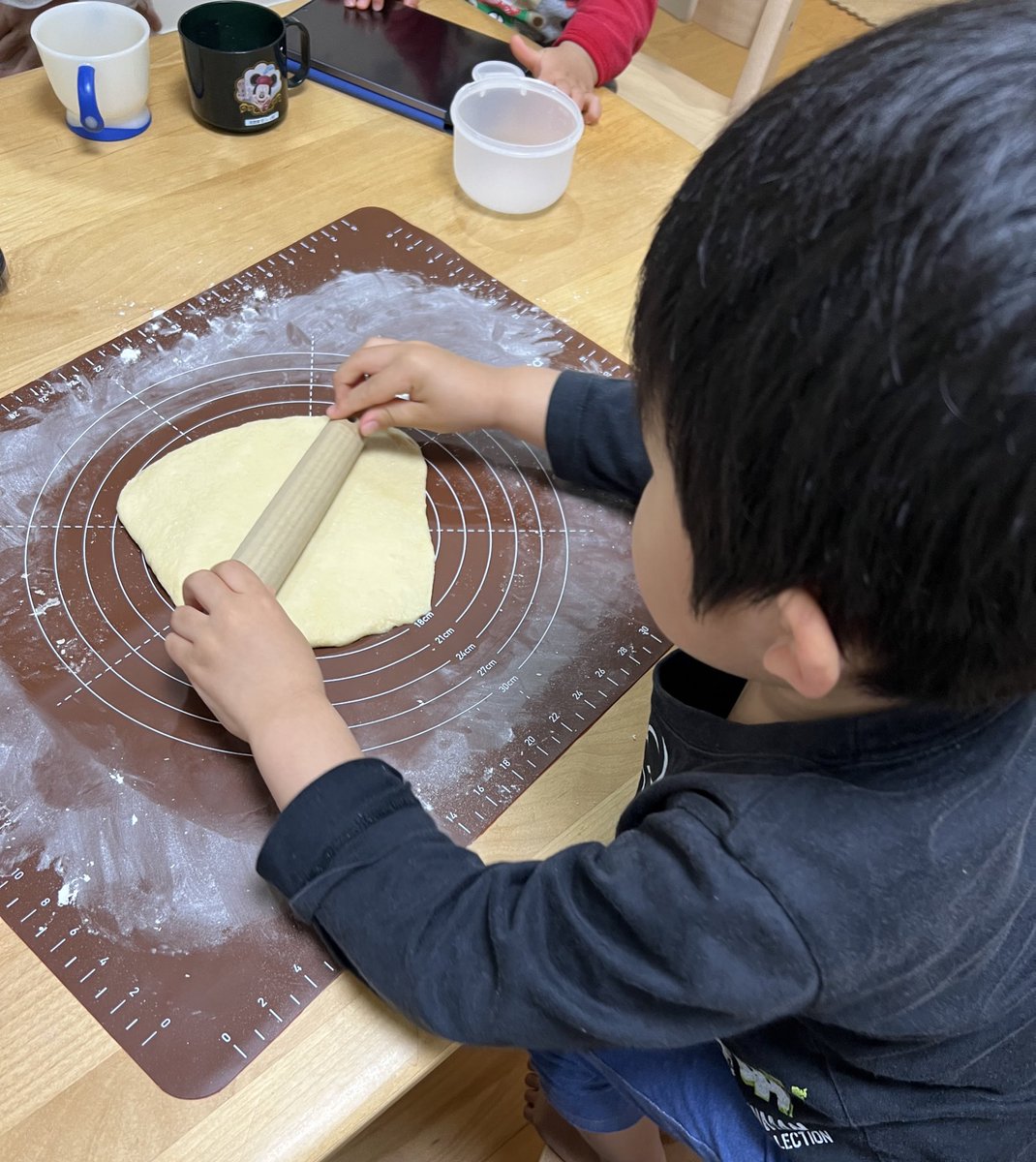 PteraBlog's tweet image. こんちゃ✨
今日は術後の1週間検診のために東京へGO🚃🚃
昨日は息子と一緒にピザ作ったよ☺️
楽しく、美味しい夕飯が作れてみんな満足✨

東京駅でのお土産を妻に依頼されてるのでこれから調査せねば💦💦