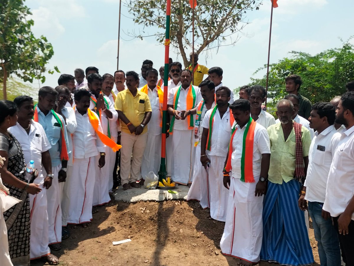 ABVPRajkumarR1's tweet photo. கள்ளக்குறிச்சி கிழக்கு ஒன்றியம் புக்கிரவாரி கிராமத்தில் பாஜக கொடி ஏற்றி வைத்து பொதுமக்களுக்கு இனிப்பு வழங்கி புதிய இளைஞர்களை பாஜக வில் இணைத்த போது மாவட்ட தலைவர் திரு.அருள் அவர்கள்,ஒன்றிய தலைவர் திரு.முத்து,ஒன்றிய பார்வையாளர் திரு.வெற்றி,திரு.சின்னதுரை,திரு.சண்முகநாதன் உட்பட.. https://t.co/OmLOfb8Bj7
