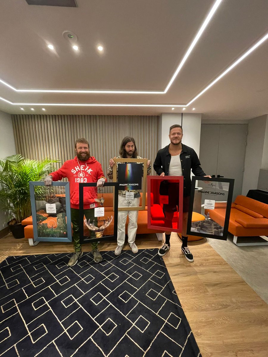 UMusicColombia's tweet photo. ¡Felicidades, @Imaginedragons! Su música ha llegado a millones de personas y sus ventas lo dicen todo. Hoy reciben multiplatino 💿 y diamante 📀 por todos sus álbumes. https://t.co/abY0efzJaU