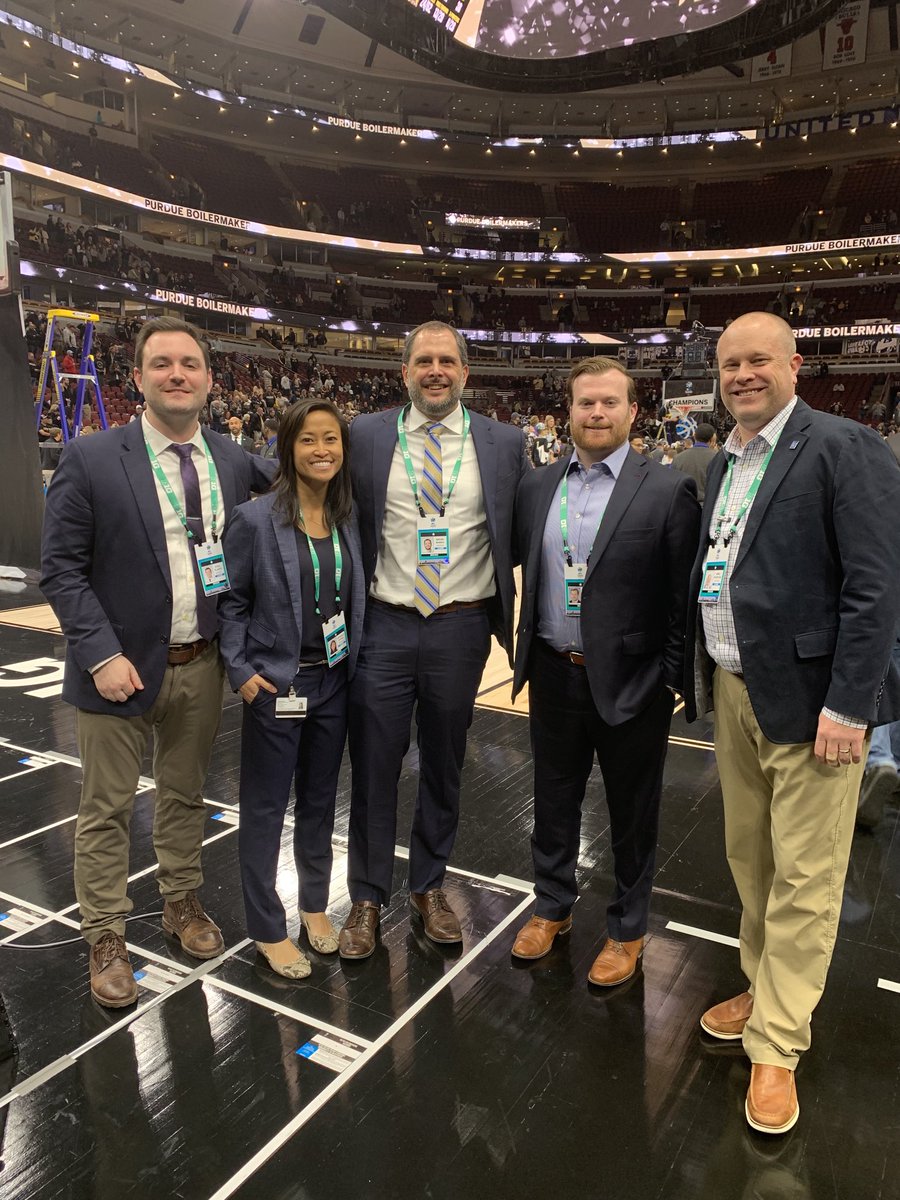 B_Babka's tweet photo. Always fun working big events with old friends and new. Great time. Exciting final. ⁦⁦@B1GMBBall⁩ ⁦@NMOrthopaedics⁩ ⁦@NorthwesternMed⁩ ⁦@Athletico⁩ ⁦@DelnorFMR⁩ ⁦@NM_DMCEPI⁩ ⁦@TjongOrthoMD⁩ ⁦@kpp33⁩ ⁦@turffamily⁩ https://t.co/Ti2mnWuOHK