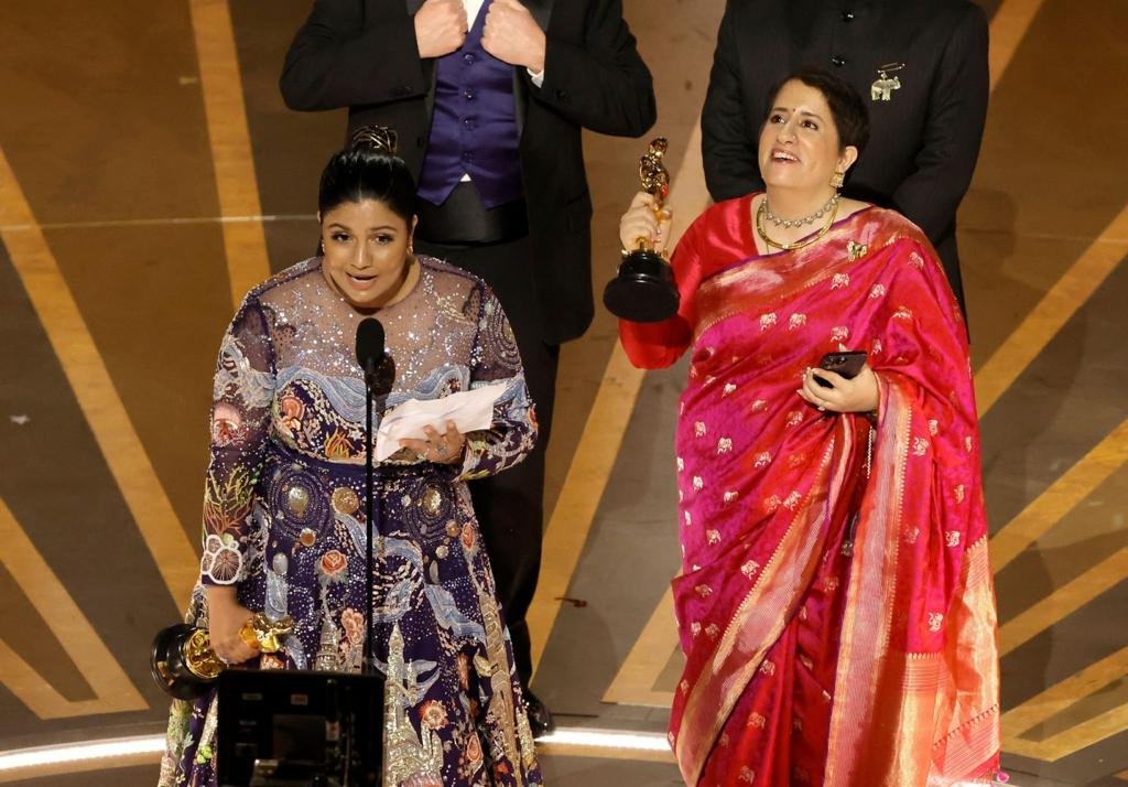 _prafullbillore's tweet photo. Congratulations to the team of The Elephant Whisperers for winning #Oscars award for Best Documentary Short Film. Well-deserved win! Your powerful storytelling has touched hearts around the world. @guneetm
ProudMoment. 🇮🇳
#IndianDocumentary #AcademyAwards #TheElephantWhisperers https://t.co/9ImhUPXHNk