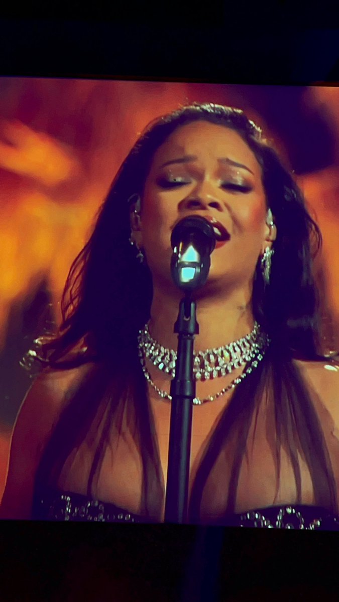 Oficialmente el segundo bebé de Rihanna será la persona más joven en subirse a un escenario de los #Oscars y del #SuperBowl. Difícilmente alguien podrá superarlo. 🤯🤯 #OscarsConEstiloDF #Oscars2023