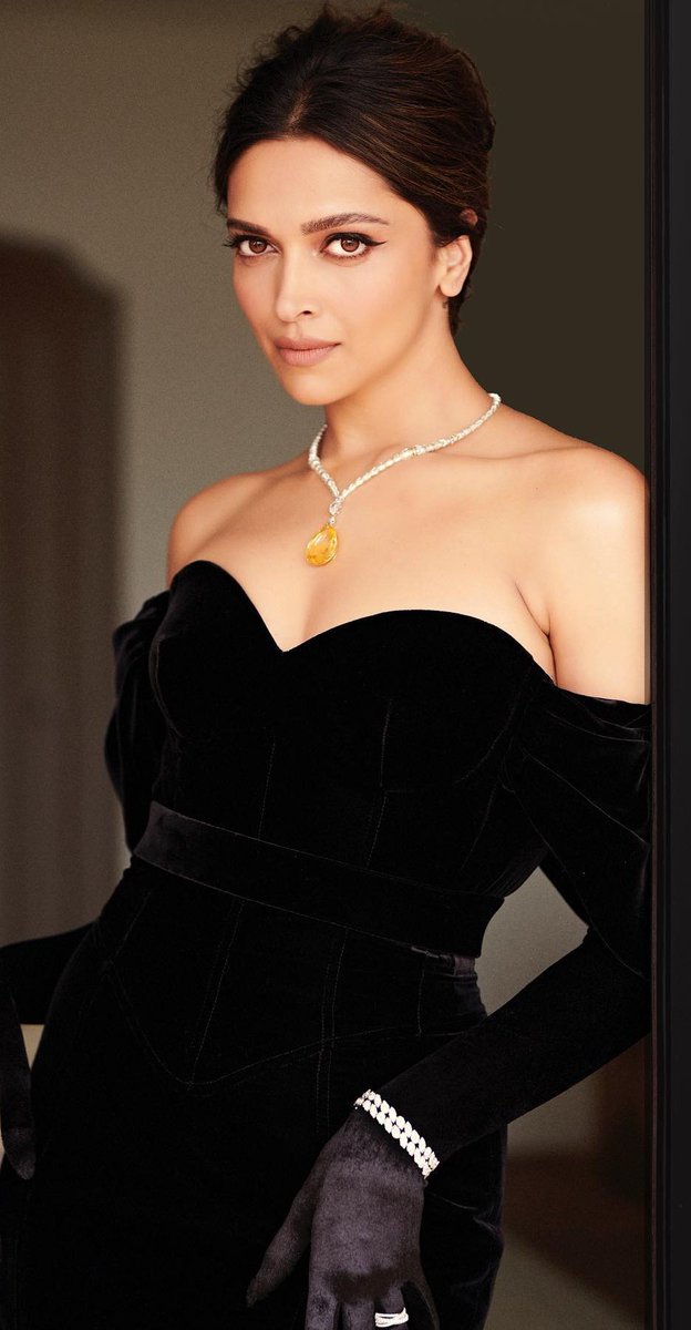 FrERbf6XoAMepWV?format=jpg&name=medium