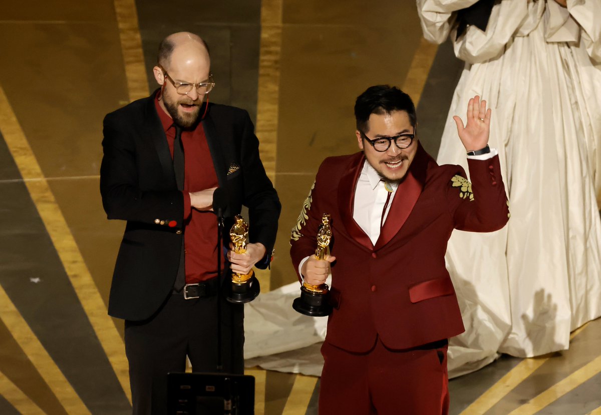 Daniel Kwan and Daniel Scheinert (“Everything Everywhere All at Once”) have won the #Oscar for Best Original Screenplay. bit.ly/3J9auIV