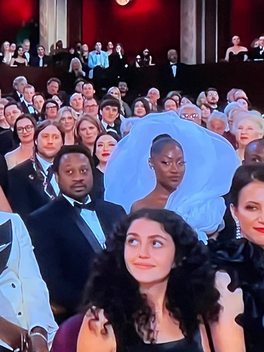 Jenn_Stones's tweet photo. Imagine going to the Oscar’s but your view the whole night is just the back of this dress 😠🫥 #Oscars #Oscars2023 https://t.co/1f5SCUpacM
