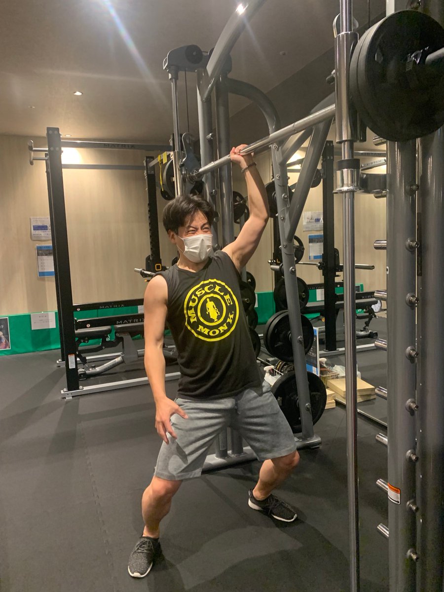 everythingSAUNA's tweet photo. ゴールドジムシャツではありません。
知り合いの筋トレ坊主から宣伝してくれとの商品です。
左がまだまだ細いので左肩のみのトレーニングで死にました。
#湯櫻
#筋トレ後のサウナは最高
#MUSCLEMONK https://t.co/IjUd8sFQvv