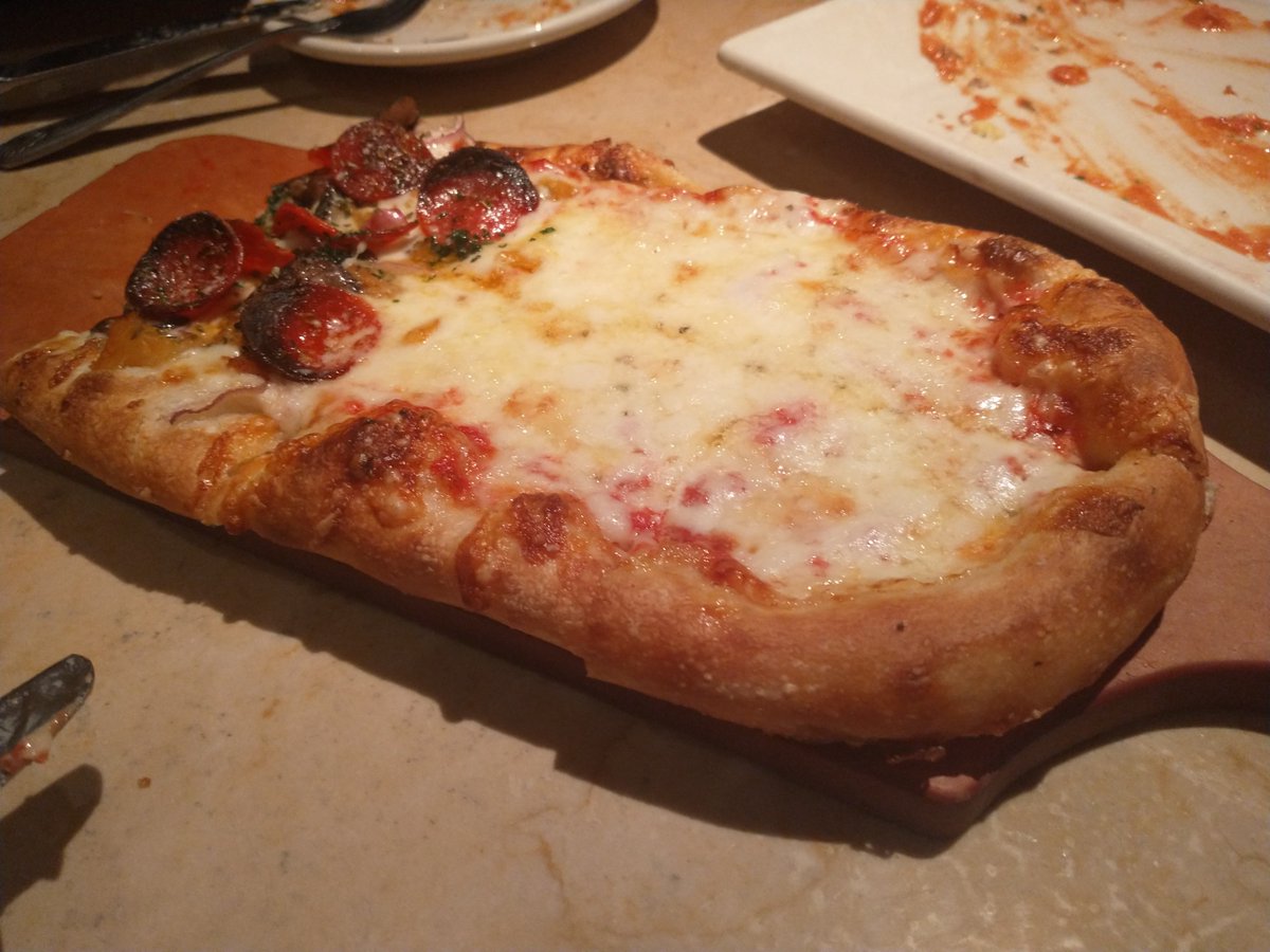 mattfellman's tweet photo. @GreatestTrek #FactorySeconds
We popped our cheezes!
Mac and Cheese Balls,
Flatbread pizza half supreme,
Strawberry and White chocolate raspberry. My son says "It's like a hug and a slap!" @destinyusa
@Cheesecake SYR NY "Excellent service/staff, amazing cocktails, great parking." https://t.co/NOpYYK4ww4