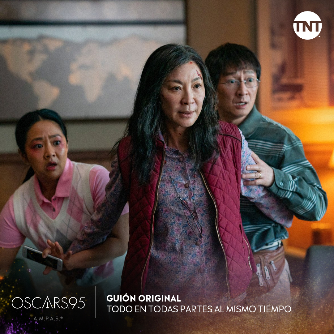 TNTLA's tweet photo. Mejor guión original para #TodoEnTodasPartesAlMismoTiempo #Oscars https://t.co/AA5sUwq8u7