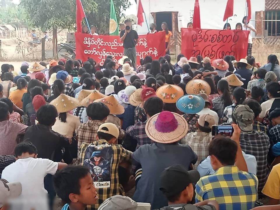 KYITHAR95368969's tweet photo. Taze’s main strike from #ShweBo District, gathered and joined demonstration to drive out the #MilitaryDictatorship on Mar12.

#WarCrimesOfJunta      
#2023Mar13Coup       
#WhatsHappeningInMyanmar https://t.co/dH8n6Am55r