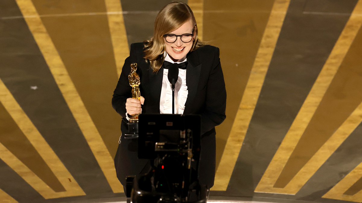 empiremagazine's tweet photo. “I want to thank the Academy for not being mortally offended by the words ‘Women’ and ‘Talking’ being so close together like that," says director Sarah Polley. #Oscars 

https://t.co/XoYgtBuxn1

📸: Getty https://t.co/mQyGV9bWkY