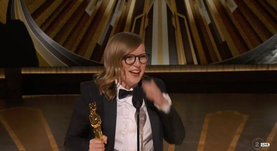 "Em primeiro lugar, obrigada à Academia por não se ofender com as palavras 'mulheres' e 'conversando' tão perto uma da outra" - Sarah Polley, ganhadora do Oscar de roteiro adaptado por "Entre Mulheres"

(Em inglês, o título do filme é "Women Talking")