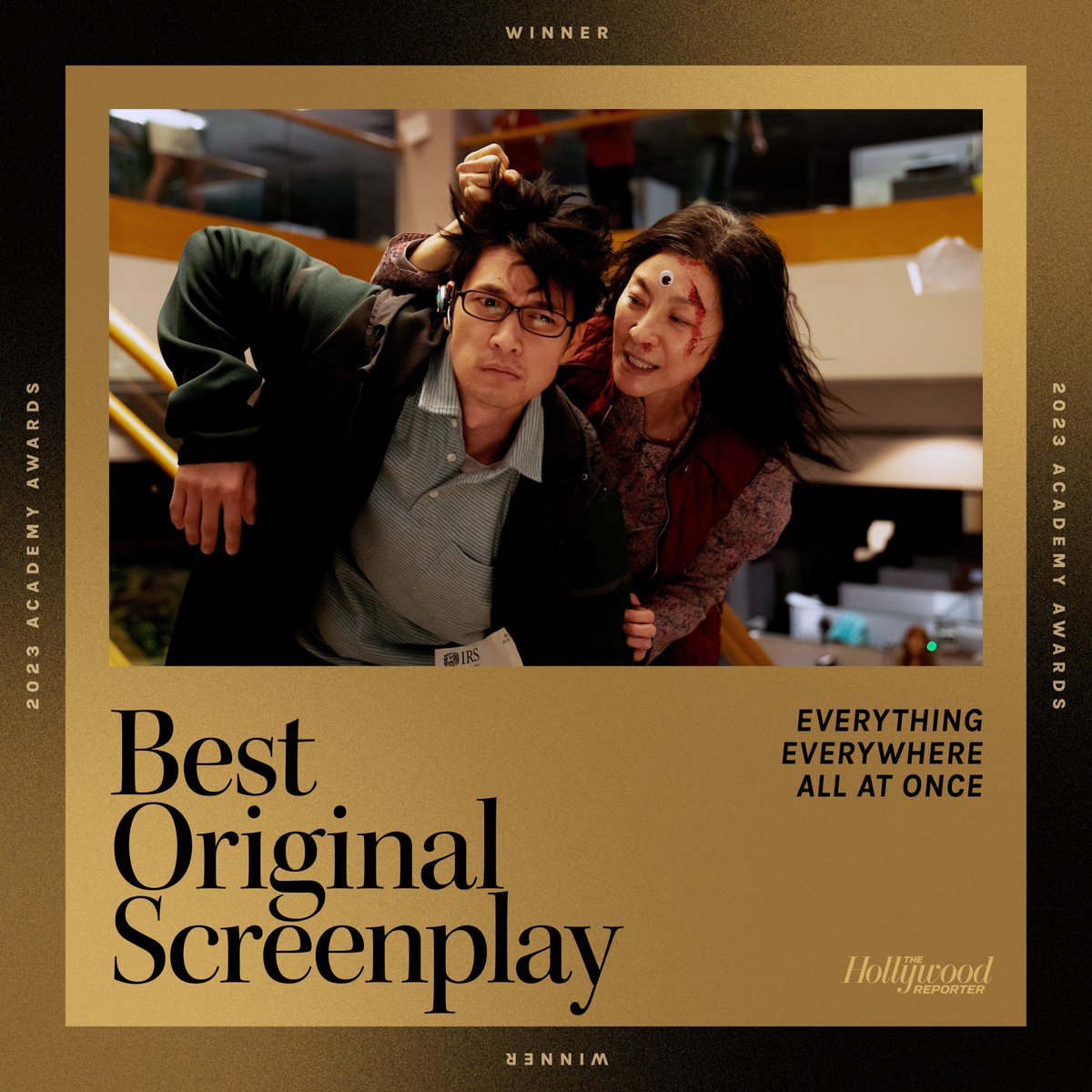 THR's tweet photo. Daniel Scheinert and Daniel Kwan win best original screenplay at the #Oscars for #EverythingEverywhereAllAtOnce https://t.co/1xSIkhOvYL https://t.co/P5YW3dfgxW
