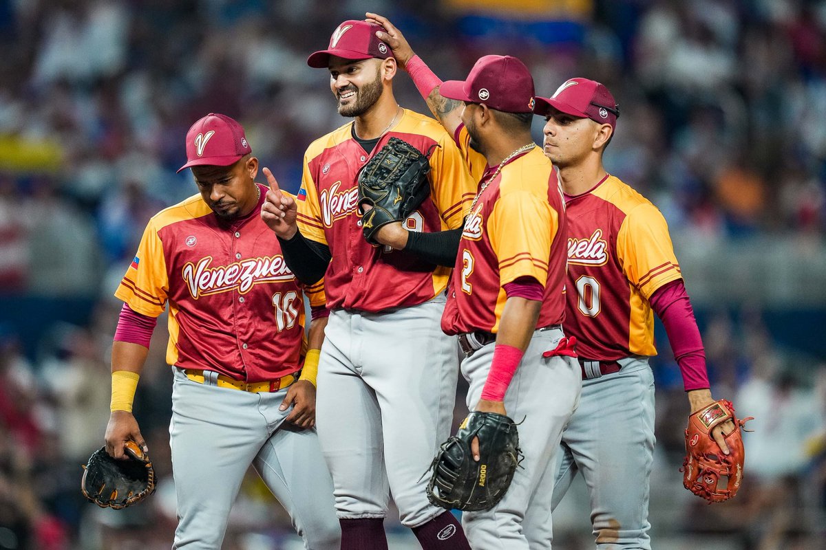 Meridianoonline's tweet photo. ¡GANÓ VENEZUELAAAAAA!

El @TeamBeisbolVe 🇻🇪 supera 9 - 6 a Puerto Rico 🇵🇷 y conquista su segundo triunfo del @WBCBaseball ⚾️🌏

👉 Ingresa al link y conoce los detalles del partido: https://t.co/1C8GNp4GQW https://t.co/nYHiLN8uau