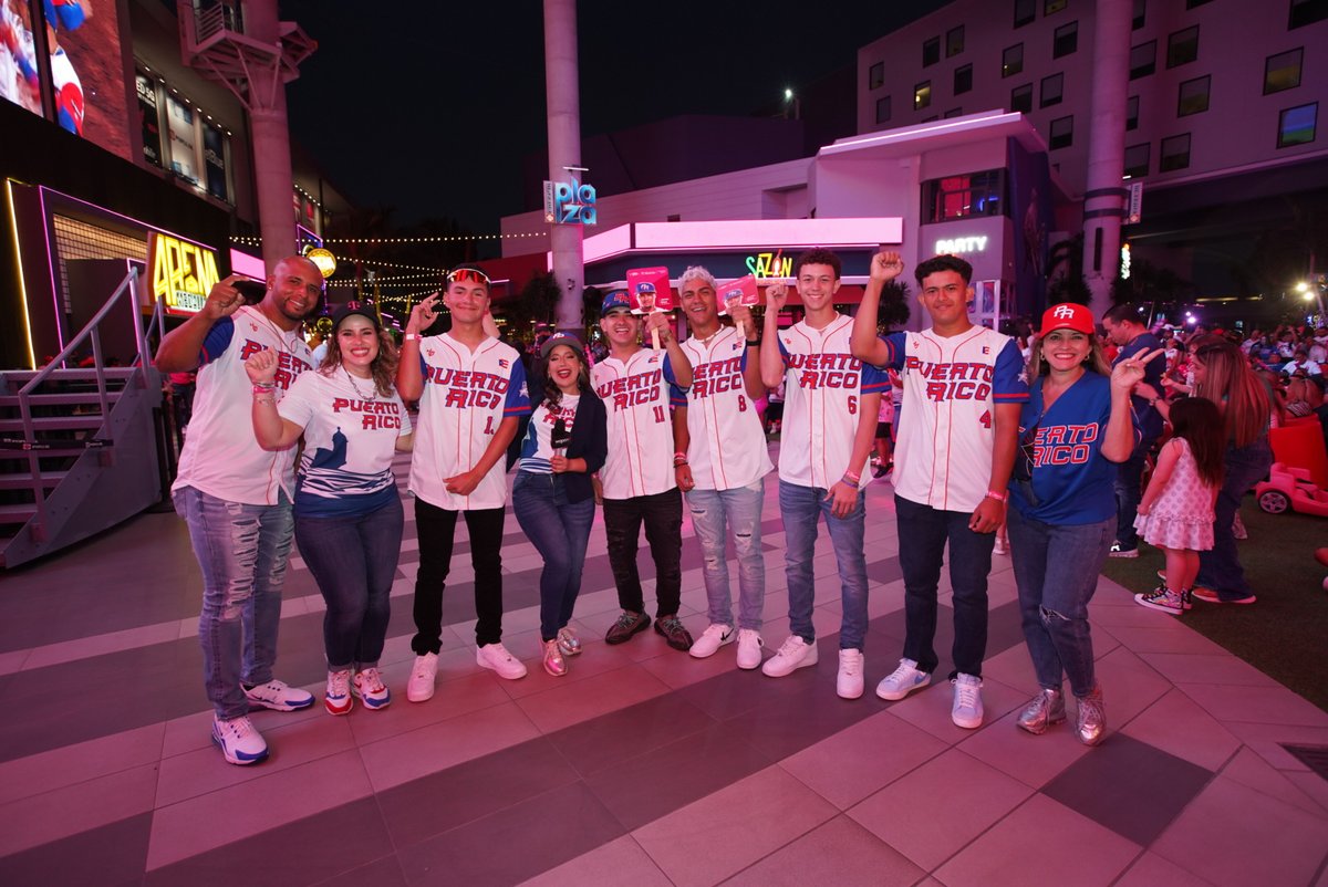 JonFreier's tweet photo. El equipo @TMobilePR 🇵🇷 quería enseñarme el mejor lugar para tener un viewing party del #WorldBaseballClassic, así que me enviaron algunas imágenes desde el @distritotmobile. https://t.co/hDFmpGX6mC
