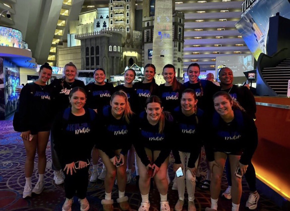 miaperrin2024's tweet photo. We fought hard and took 2nd in pool play of day 2 at the Red Rock Rave in 17 Liberty &amp; are advancing to the Gold Bracket tomorrow!! Time to secure that bid!!! @Skylinejrs @VBallrecruiter @vballphil #skyline17white #letsgo https://t.co/QJKgfz8KFh