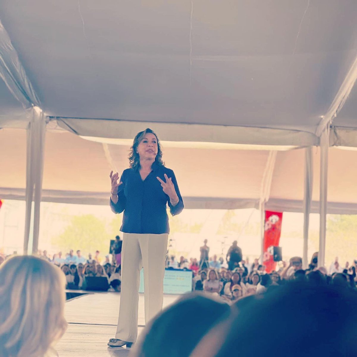 VaneeGarfias's tweet image. Es tiempo de las mujeres 💜 @LupitaMurguiaG 
.
.
.
#rednacionaldemujeresdefensoras #juntasesmejor #powerwoman💪