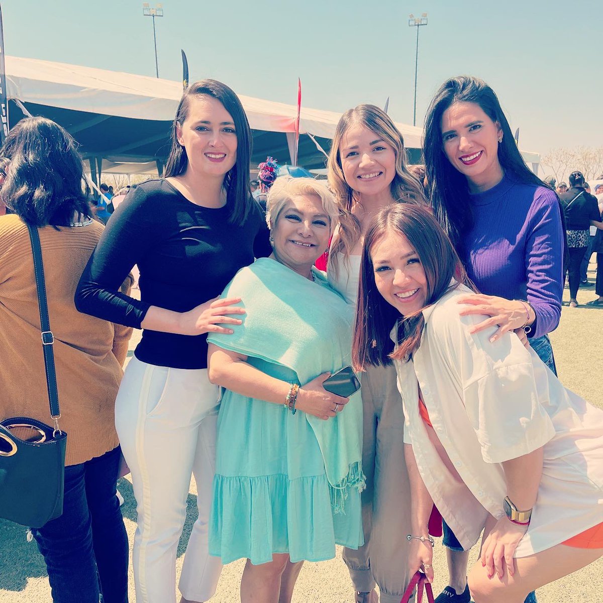 VaneeGarfias's tweet image. Es tiempo de las mujeres 💜 @LupitaMurguiaG 
.
.
.
#rednacionaldemujeresdefensoras #juntasesmejor #powerwoman💪