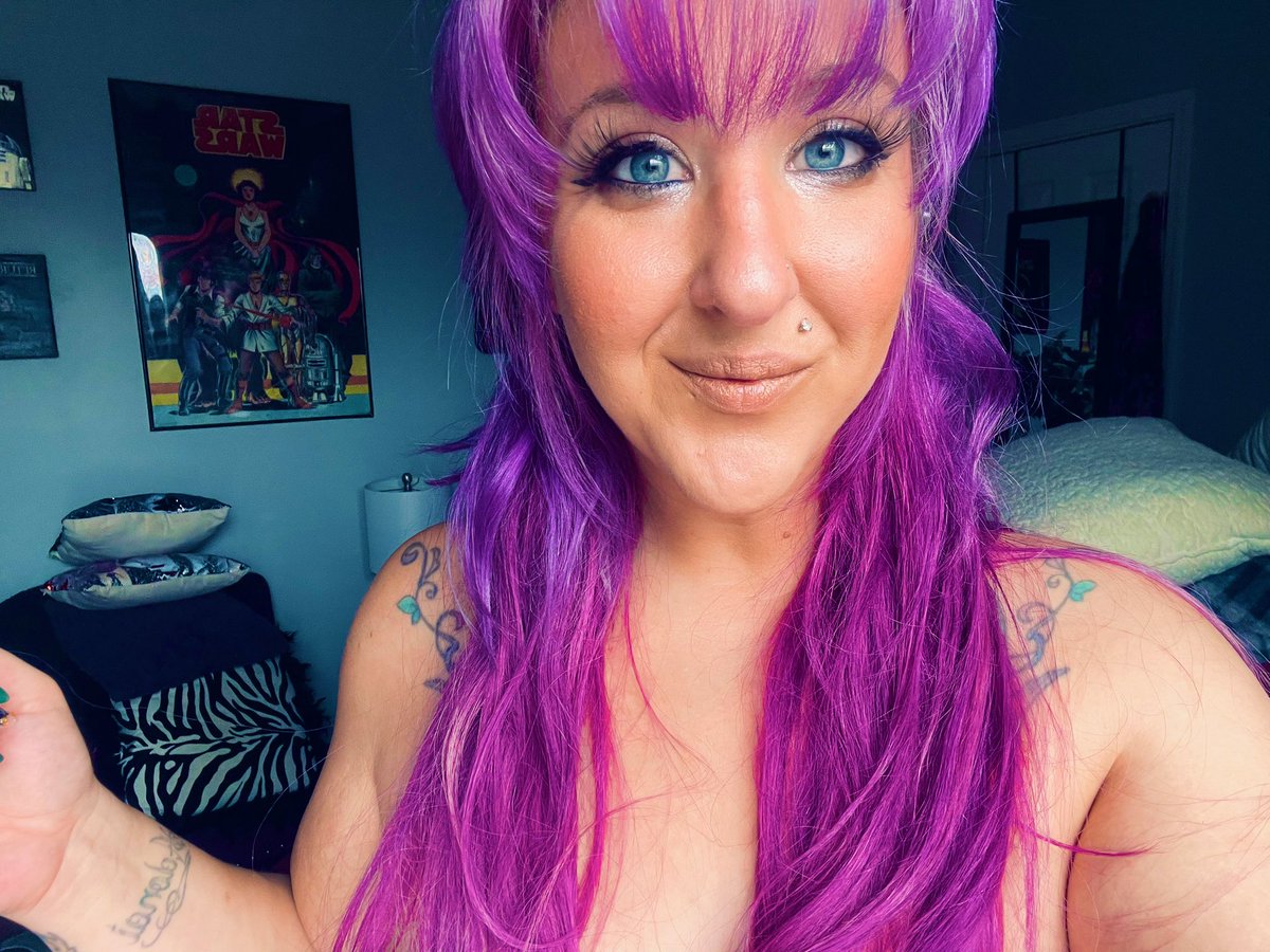 Bizkitbitch9's tweet photo. Blue eyes, purple hair, and a starwars poster.
Also, check out my #onlyfans.
https://t.co/IViRjcEDIr
#NewProfiIePic #blueeyegirl #purplehair #starwars https://t.co/vrewLEvSbb