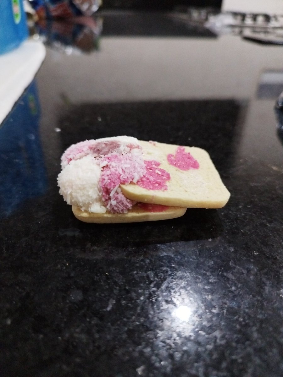 gabrieliito_gc's tweet photo. Ya sabemos a dónde mandó @Marinelamx al de calidad que estaba a cargo de las paletas payaso. Ahora se encuentra a cargo de las sponch. https://t.co/a4uOsV5IDa