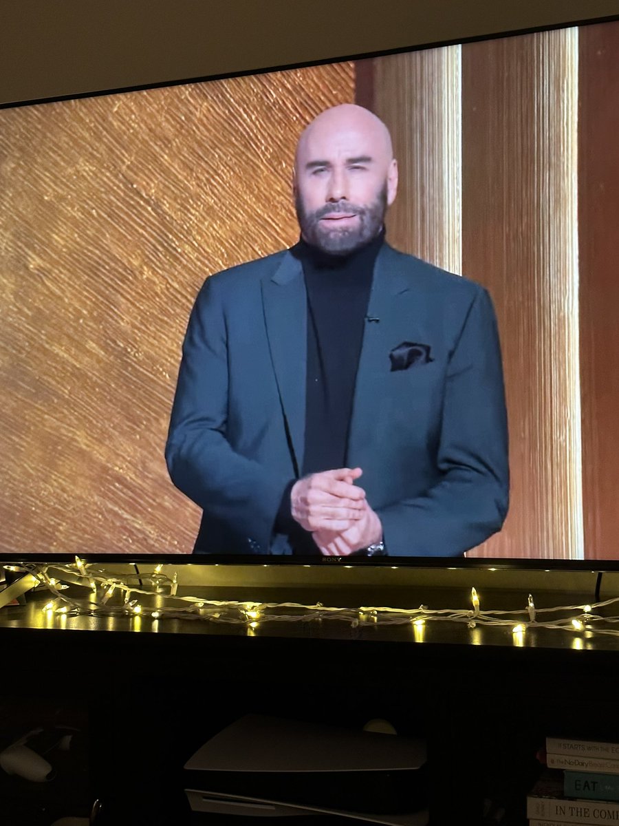 gianniraybuck's tweet photo. Who let Adele Dazeem out here again? https://t.co/4qrhvrDnNb