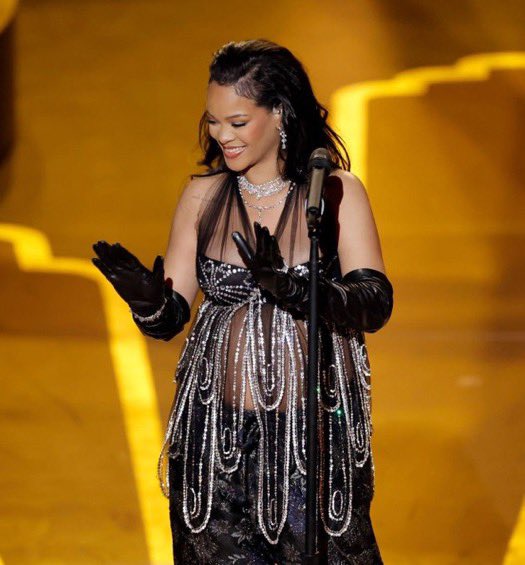 RihannaNoBrasil's tweet photo. Lembrando: não foi a Rihanna que perdeu o Oscar, foi o Oscar que perdeu a Rihanna. #Oscars https://t.co/vFhJL2WQmf