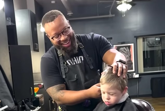 CDandLeadership's tweet photo. The Noble #Barber - https://t.co/rwA8X2CjXQ
Ellison is a 7-year-old boy https://t.co/YYN9URHg0W
