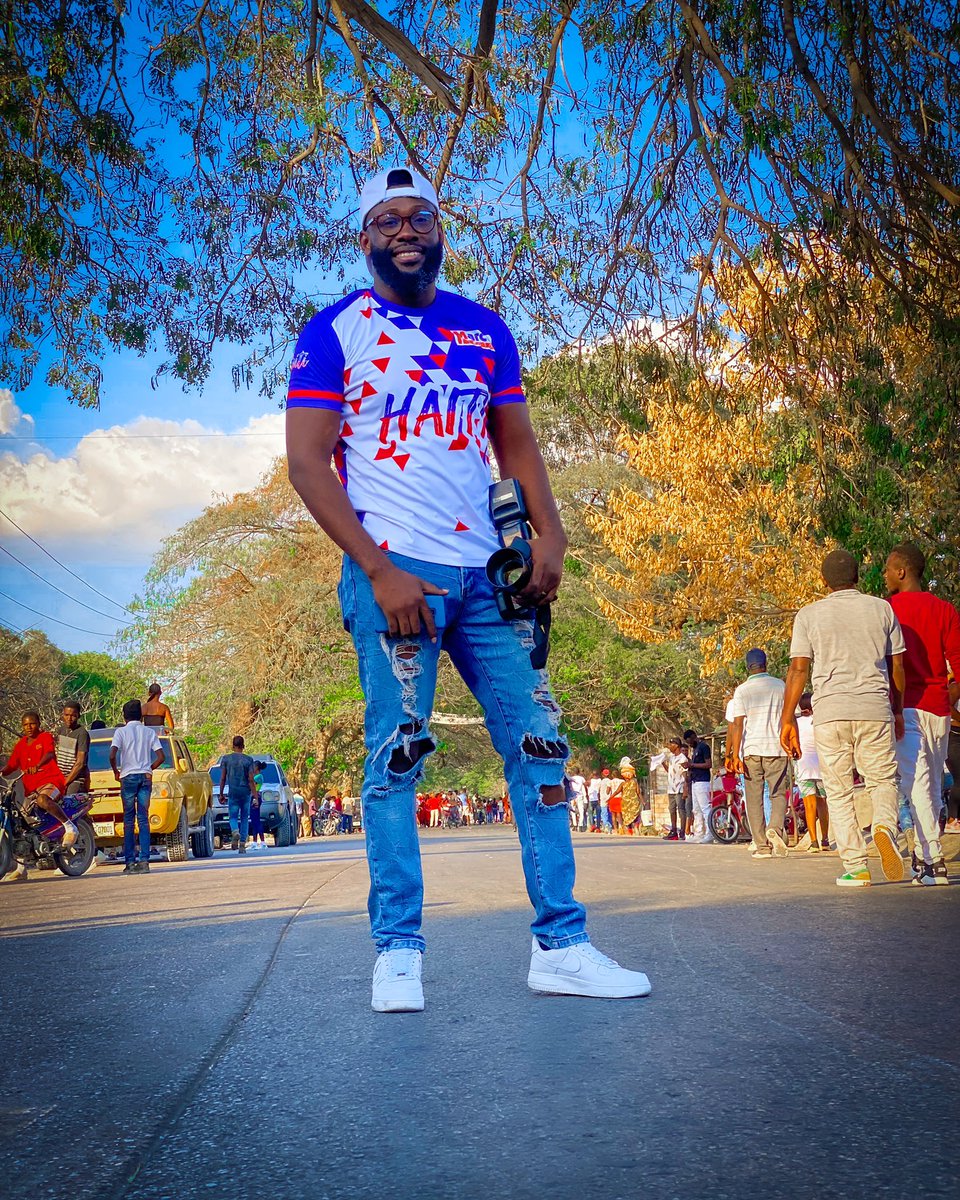 Amarchenry's tweet photo. La vie mettra des pierres sur ta route. À toi de décider d’en faire des murs ou des ponts.
#Marcophotopakapala #bigdealtransfer #Chokopam
📸: @wilgenslyyy
#YSB https://t.co/zqer7IJw3w