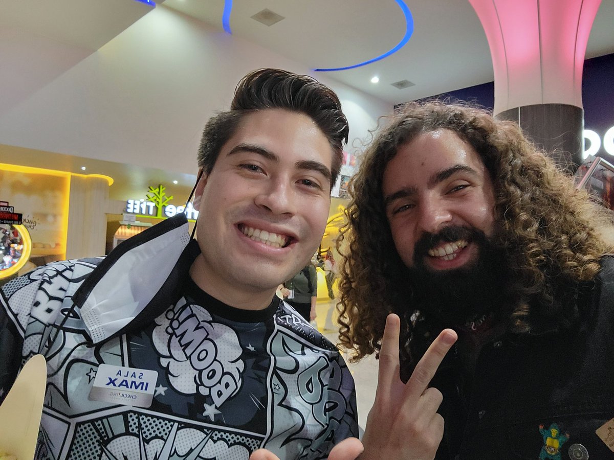 Cesar_Cine's tweet photo. Recordando el día que compartimos sala de cine y me salió lo fan de Javier Ibarrecehe .
Que buena actitud y que gusto ver que la gente logre sus sueños 👏 https://t.co/eIjGXOEqMO