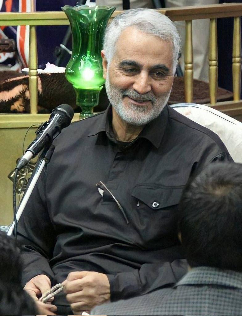 سليماني جندي شيعي احب الله ورسوله وآل بيته الاطهار فاصطفاه الله شهيدا في عليين