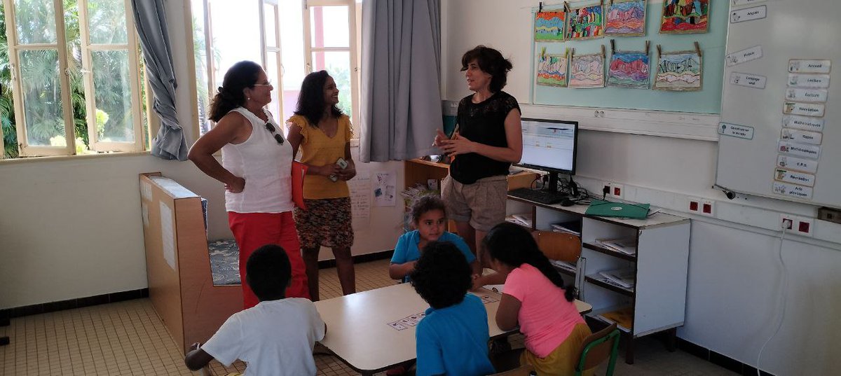ProvinceSud's tweet photo. Dispositif Innov'Ecole de la #provincesud : l'élue Marie-Jo Barbier visite ce jour l'école Gustave-Lods qui met en place des projets #interclasses pour une culture commune du quartier de Kaméré et des enfants heureux de travailler dans un climat apaisé https://t.co/BUTiQbUPSJ