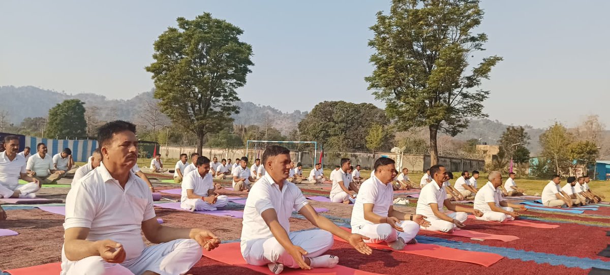 #6Bn organised Stress management Session delivered by faculty of #TheArtOfLiving at their HQ camp in Dheerti dhrore, Katra (J&K) from 11/3/23 to 16/3/23. A constant endeavour of #CRPF to reduce the Stress Level of force personnel.