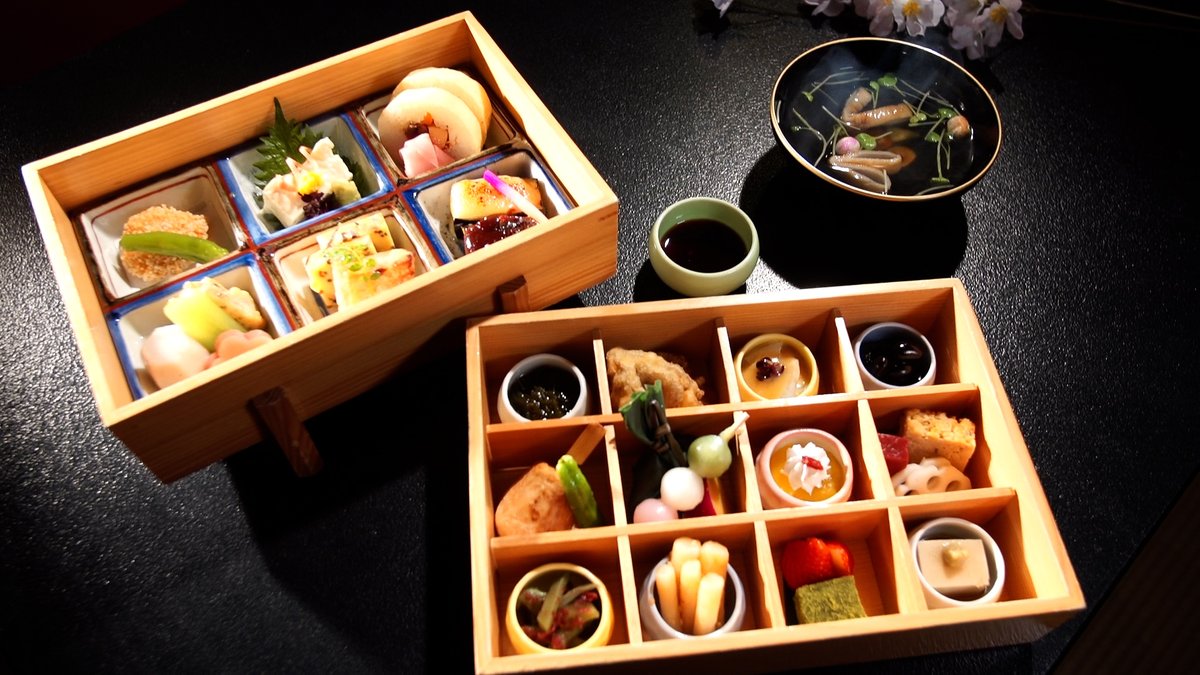 abc_kokoiro's tweet photo. #平安時代 に創建された #醍醐寺。境内にある #雨月茶屋 では醍醐寺ならではの料理 #一味膳 がいただけます。#精進料理 がベースになっていて中でも #名物 は #湯葉 で #竹の子 や #シイタケ を包んだ #竹の子すもし です。3月13日月曜日の #ココイロ はよる9時50分から。#京都 #ABCテレビ #トミーズ雅 https://t.co/eeBi4nuoL5