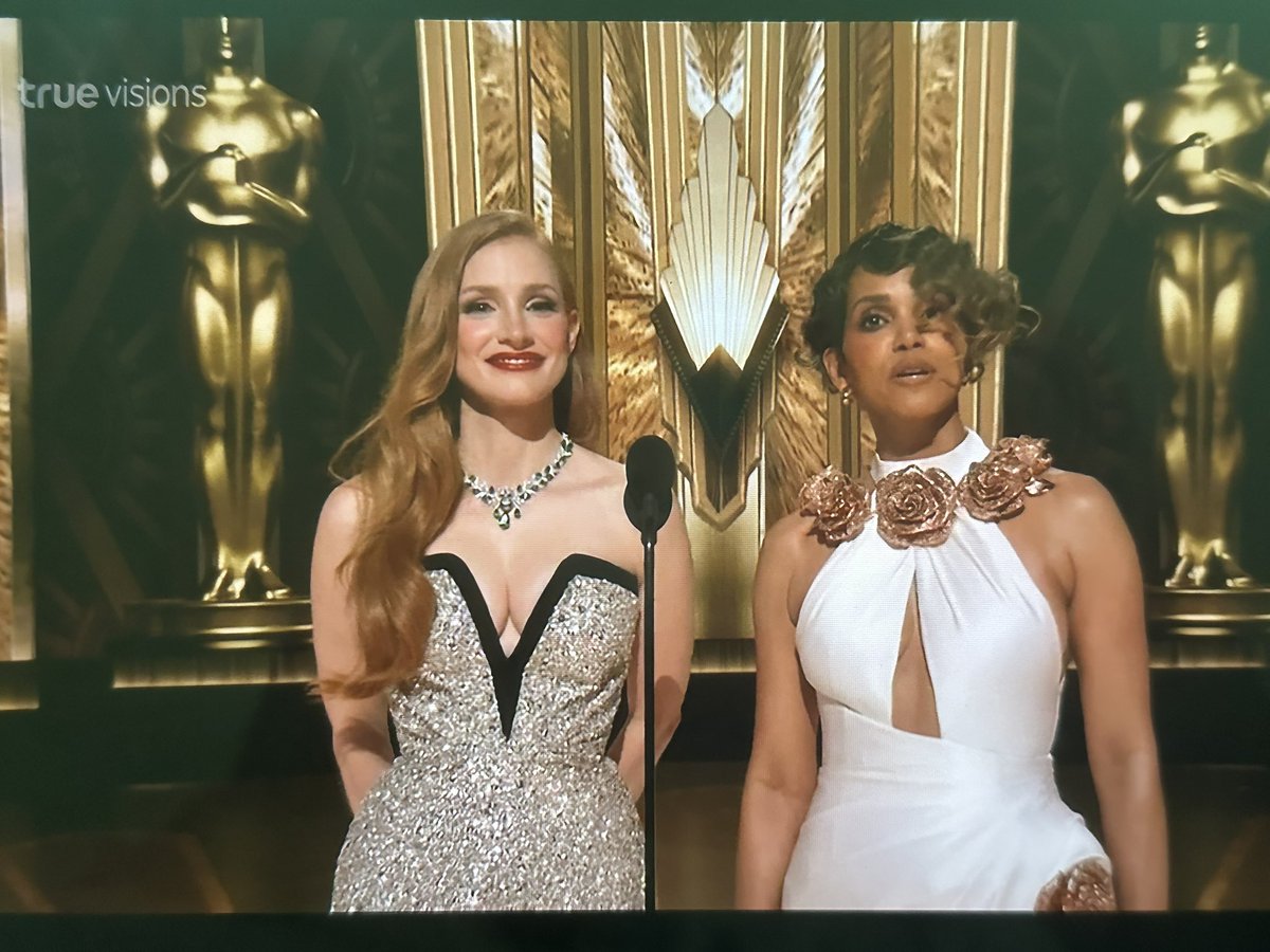 Mag on Twitter "JESSICA CHASTAIN AND HALLE BERRY Oscars"