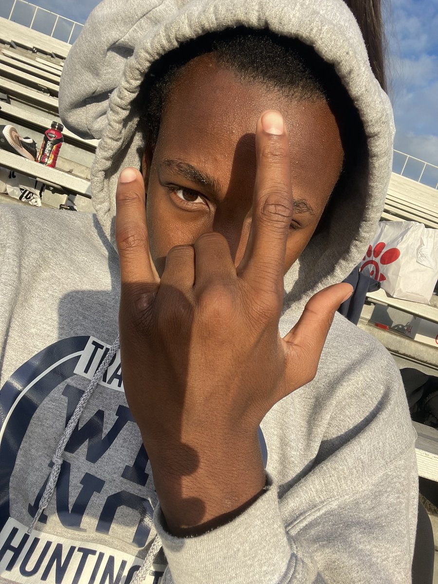 deuce_edwards's tweet photo. Past three track meet off the charts. Last Saturday we placed 3rd in 4x4. Thursday got some good work in pole vault. Which led to me coming back Friday and getting 2nd place with a new personal record.#LongLiveBlu #LongLiveTilly #longliveRosie #GOAT https://t.co/DFhUki1lXK