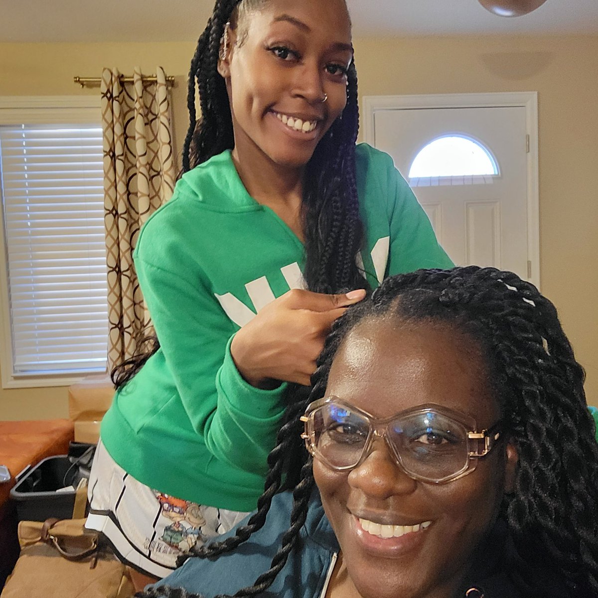 Quitha7's tweet photo. My girl came to do my hair! #rysswcc #swccalumni #twogenerations https://t.co/kTzITkJr6Q