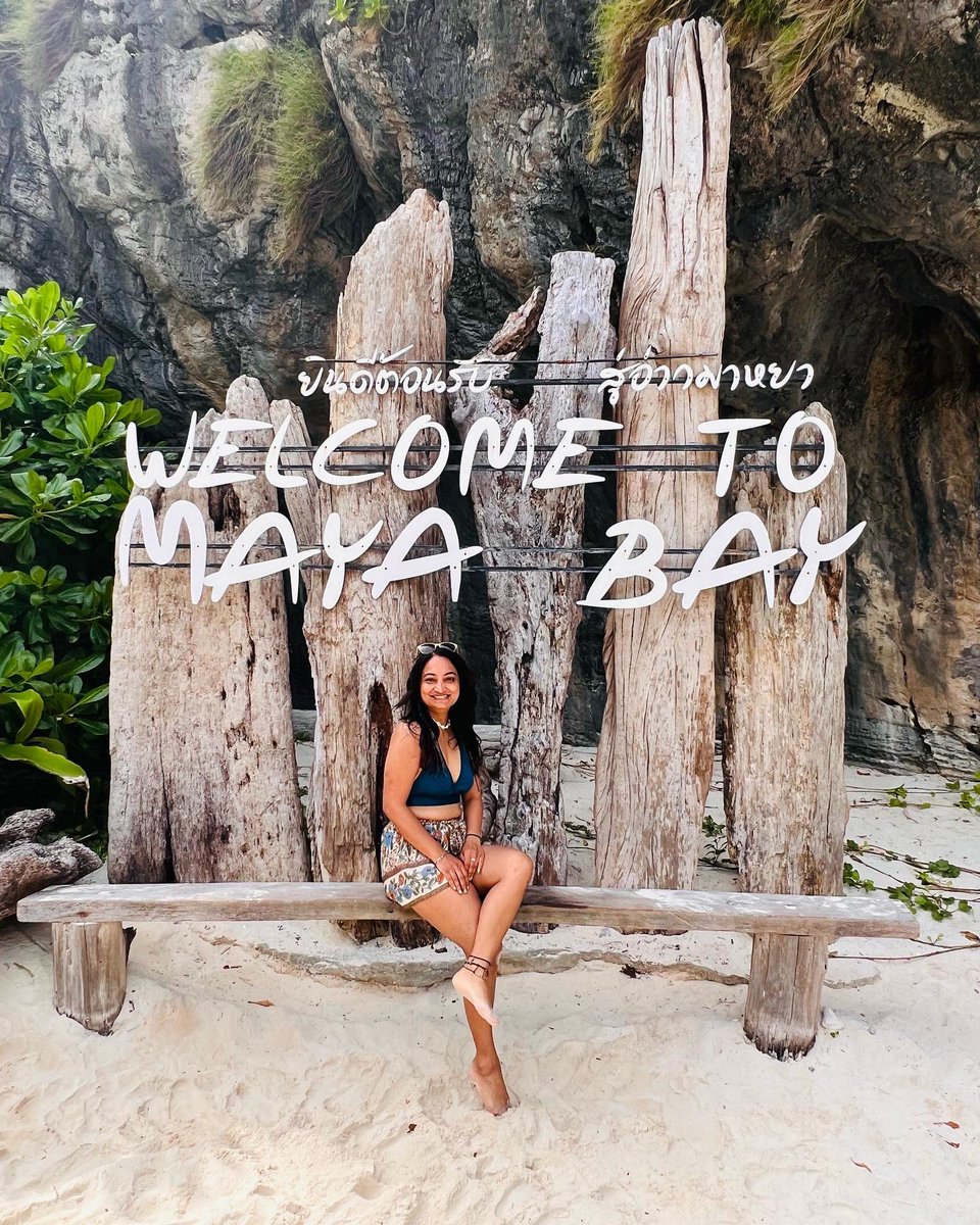 rekhanahar's tweet image. This is the iconic beach-Maya Bay- #TheBeach movie (#LeonardoDiCaprio DiCaprio) which was shot here.Limestone cliffs, turquoise water, white sands,coral reefs &amp;amp; stunning underwater marine life (did one of my scuba dives close to this bay) #mytravelstory #travel #thailand #krabi