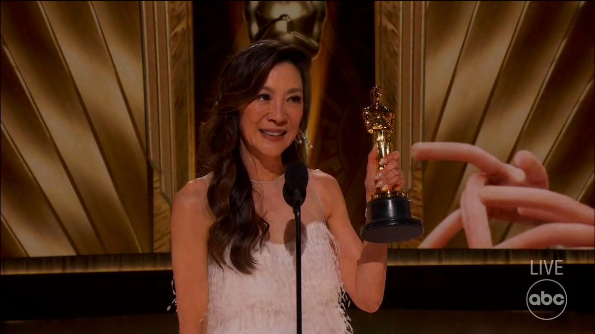 "and ladies don't let anybody tell you you're ever past your prime" #Oscars