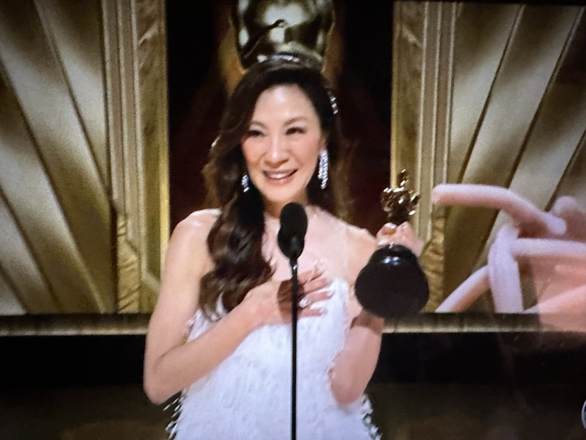 “Ladies, don’t let anyone ever tell you you are past your prime.” 👏 #Oscars