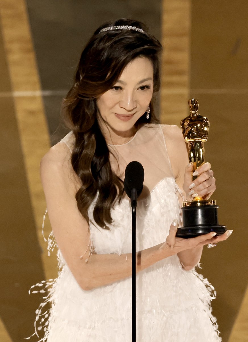 etnow's tweet photo. Michelle Yeoh accepts the Oscar for Best Lead Actress for her performance in ‘Everything Everywhere All at Once.’ #Oscars95 https://t.co/qYMVQeHoyc