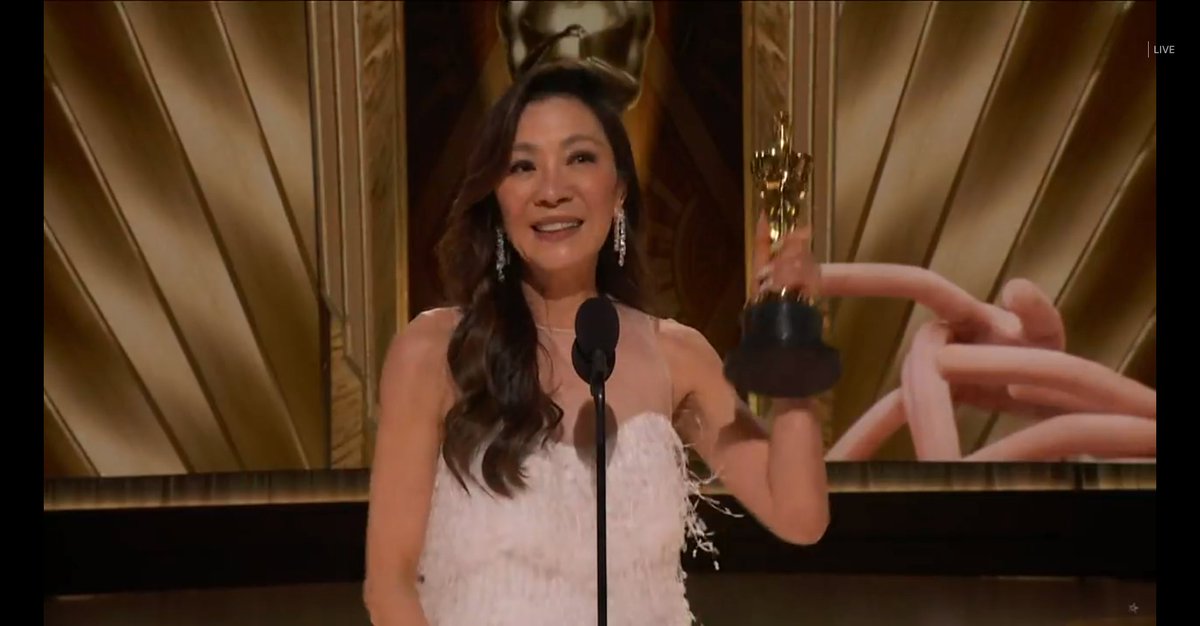 philstarlife's tweet photo. Michelle Yeoh: This is a beacon of hope and possibilities. Ladies, do not ever let anyone tell you you are past your prime. #MichellYeoh wins best actress for #EverythingEverywhereAllAtOnce #Oscars
LIVE UPDATES: https://t.co/hukWy6tid1 https://t.co/GoF5kdgxxa