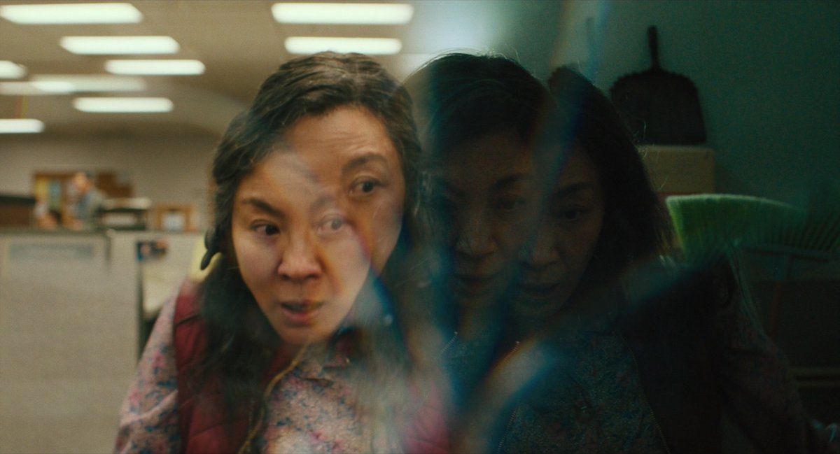 “The only thing I do know is that we have to be kind.” ❤️ 

Taking home this year’s Academy Award for Best Picture is Daniel Kwan and Daniel Scheinert’s EVERYTHING EVERYWHERE ALL AT ONCE. #Oscars