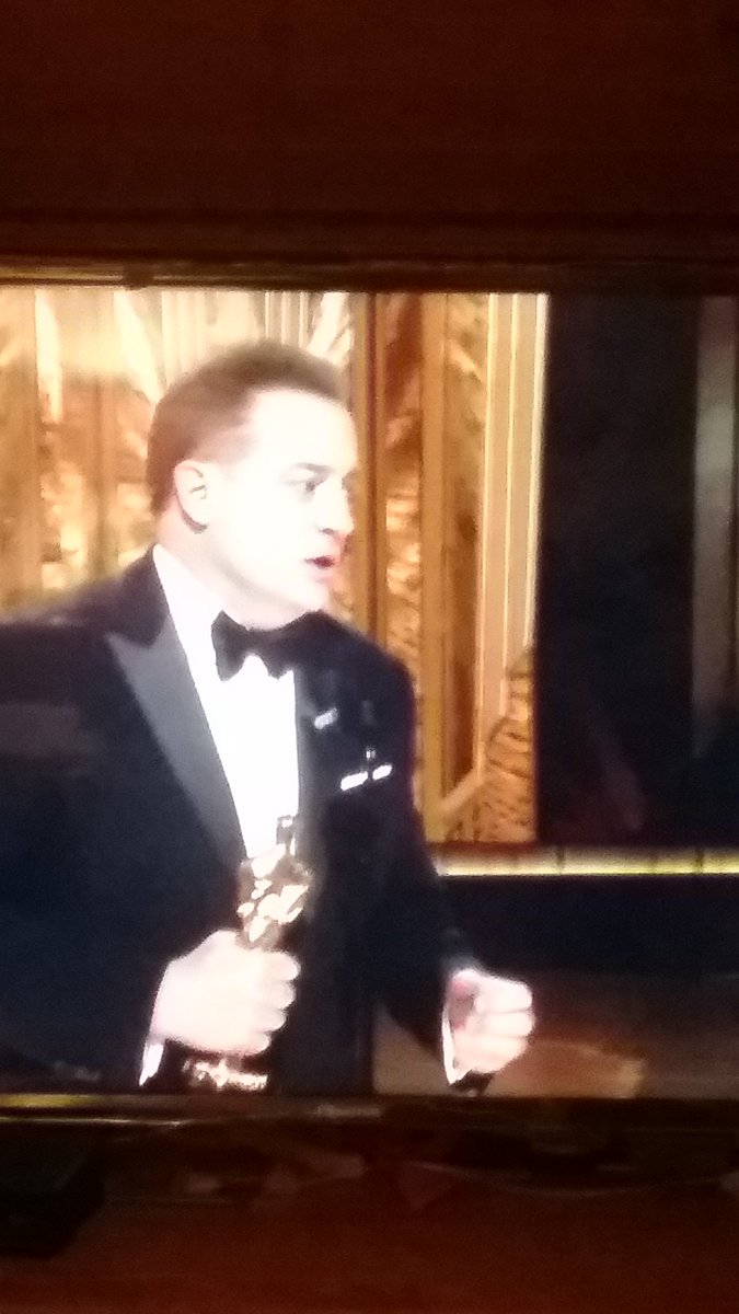Mothermayhem31's tweet photo. Congrats you deserve this so much #BrendanFraser 😭🤗🖤🥰#BestActorinaLeadingRole
#TheOscars https://t.co/ry8MFTWSJR