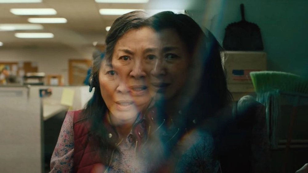 Michelle Yeoh ("Everything Everywhere All At Once") has won the #Oscar for Best Actress bit.ly/3Fhhpid