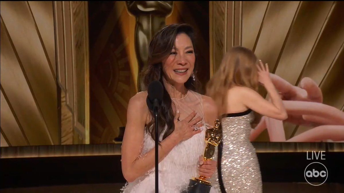 0613frames's tweet photo. “Dreams do come true! And ladies—don’t let anyone ever tell you you’re ever past your prime.” — Michelle Yeoh https://t.co/hDeIric8Ny