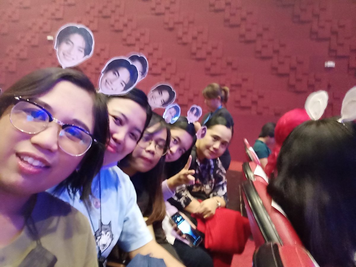 MailaDimaculan3's tweet photo. @1ONE_melody
Nice meeting you po..
Senya d ko agad kayo
Narecignize
Lam nyo Naman
Sobrang
Labo na mga MaTa ko
Po
@1stoneOfficial #1stOne #FirstOneEntertainment #MeetAndGreet https://t.co/etpVAAhqsN