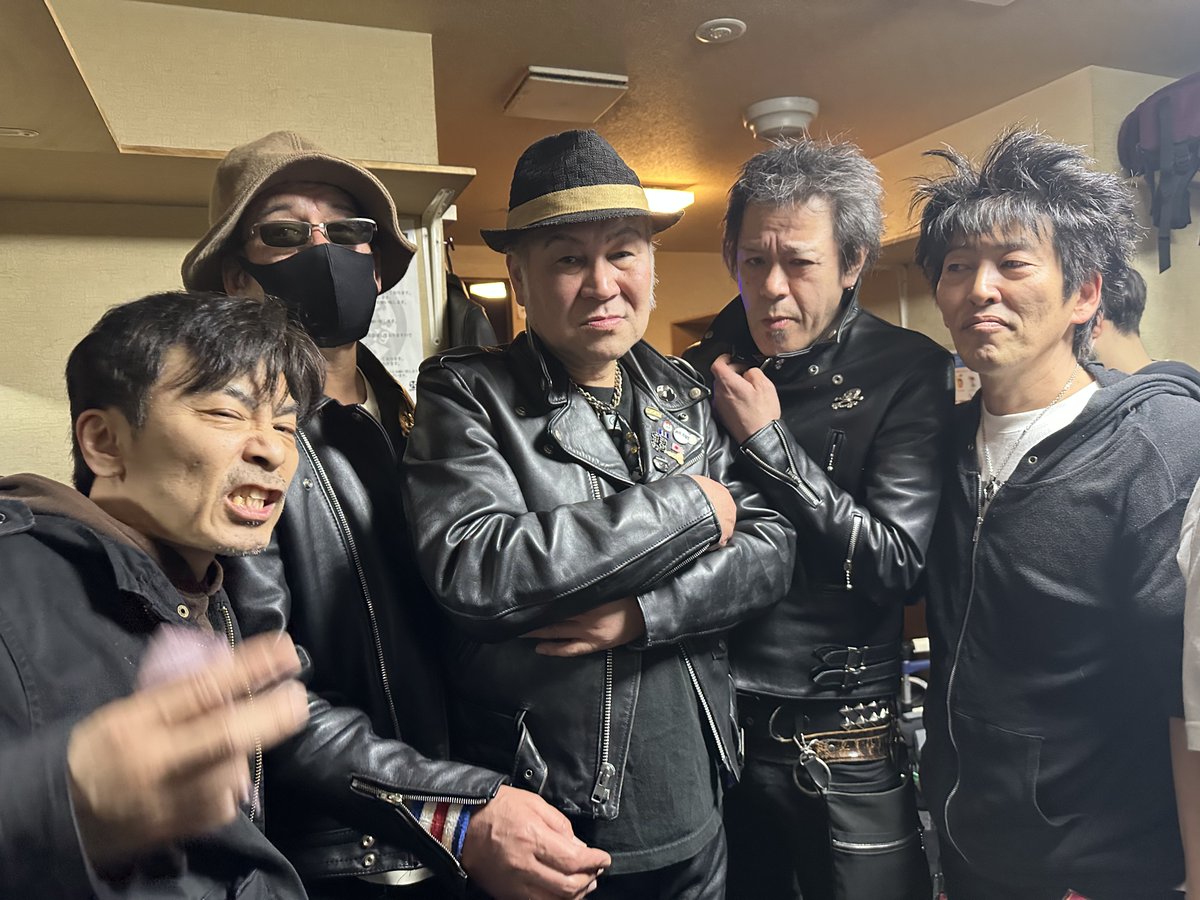 昨夜の新宿サイエンスのライブ
九州ハードコアナイト
出たバンド殆ど50代
ウジワン復活おめでとうございます。
客も入ってたし、久しぶりに色々な顔が見れて良かった。